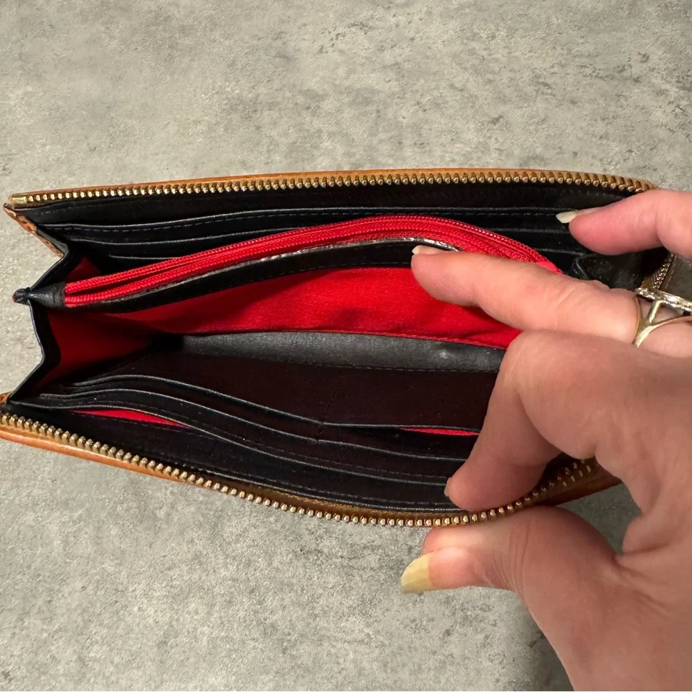 Dooney & Bourke 3/4 Zip Accordian Wallet in Black w/Tan Leather Trim! GUC!! - Picture 11 of 13